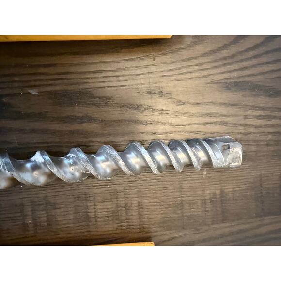 DEWALT DW5760 1-1/4” x11” x16” 4-Cutter Spline Shank Rotary Hammer Bit - Picture 9 of 10